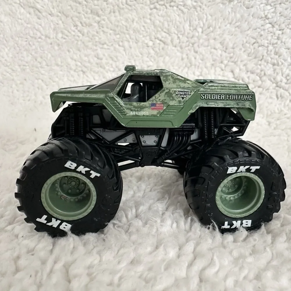 Monster Jam Soldier Of Fortune 1:64 Scale Diecast Monster Truck Green BKT Tires
